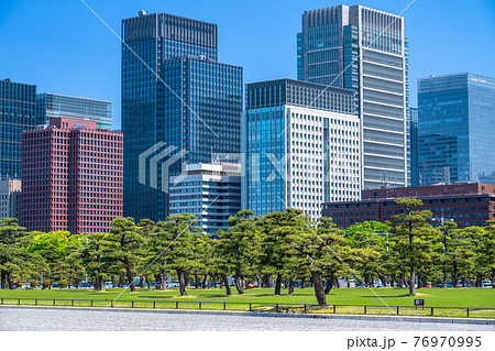 《東京都》丸の内オフィス街・皇居外苑 《東京都》丸の内オフィス街・皇居外苑 76970995
