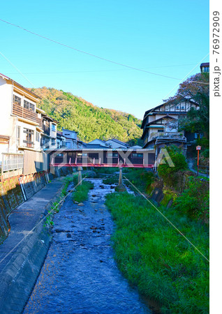 湯村温泉　春来川の風景　新温泉町 76972909