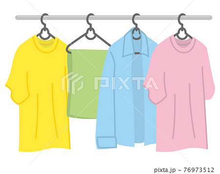 洗濯した衣類を乾している 76973512