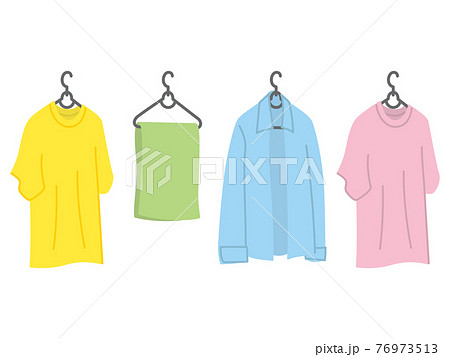 洗濯した衣類を乾している 76973513