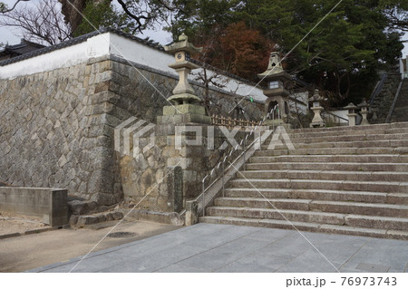 山口県 防府市 防府天満宮 参道の石灯籠 76973743