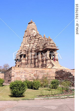 Kandariya Mahadeva Temple in Khajuraho, Madya Pradesh, India Kandariya Mahadeva Temple in Khajuraho, Madya Pradesh, India 76976016