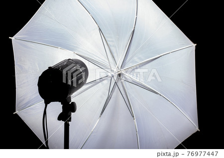 Photo flash and white reflector close up 76977447