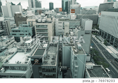 グランフロント北館9F窓から見下ろす【大阪都市風景】 グランフロント北館9F窓から見下ろす【大阪都市風景】 76978203