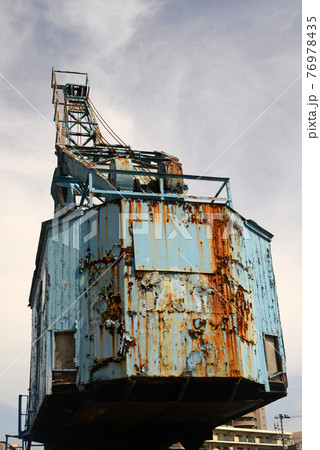 古いクレーン-3 76978435