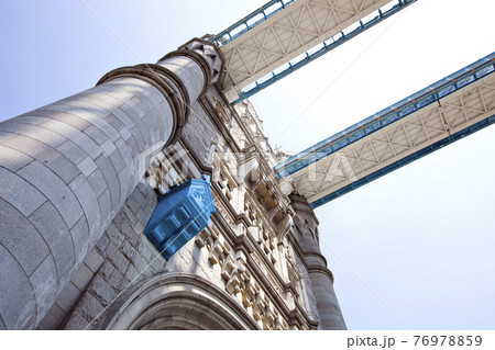 Tower Bridge in London 76978859