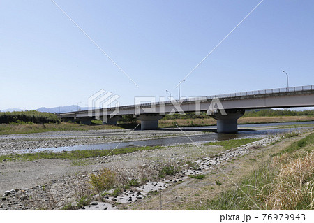 多摩川と、福生市とあきる野市を結ぶ睦橋 多摩川と、福生市とあきる野市を結ぶ睦橋 76979943