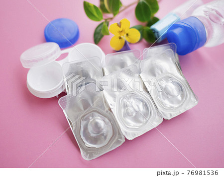 ソフトコンタクトレンズの装着キット　洗浄液、保存ケース、ドライアイ目薬 76981536