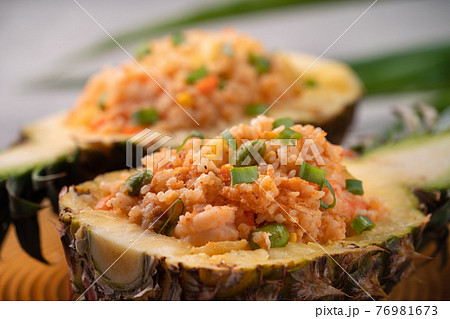 チャーハン ご飯炒め 焼き飯 76981673