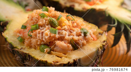 チャーハン ご飯炒め 焼き飯 76981674