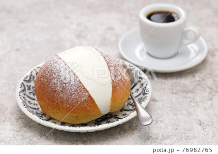 マリトッツオ 76982765