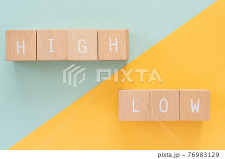 ハイとロー、高低|「HIGHT」「LOW」と書かれた積み木 ハイとロー、高低|「HIGHT」「LOW」と書かれた積み木 76983129