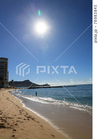 【アメリカ】ハワイ ホノルルの日の出と美しい海と青い空 【アメリカ】ハワイ ホノルルの日の出と美しい海と青い空 76983845