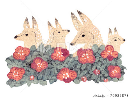 キツネの親子と花咲くしげみのイラスト素材