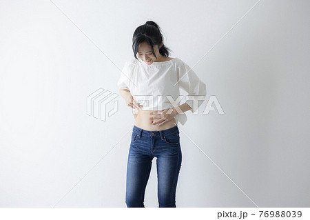 お腹　ウエスト　くびれ　 76988039