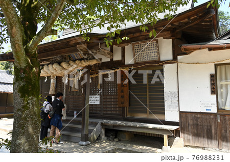 四国香川県三豊市の高屋神社 76988231