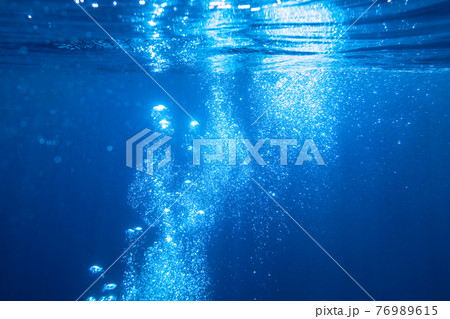 Abstract underwater background with air bubbles Abstract underwater background with air bubbles 76989615