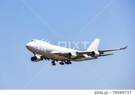 ボーイング747 まもなく成田空港に着陸 76989737