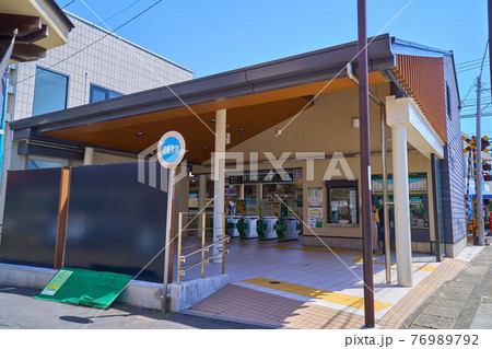 神奈川県鎌倉市の江ノ電の長谷駅 76989792
