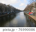 アムステルダムのキャナルの風景 76990086