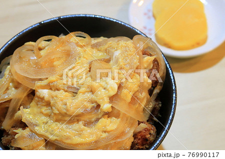 定食屋のかけかつ丼 76990117