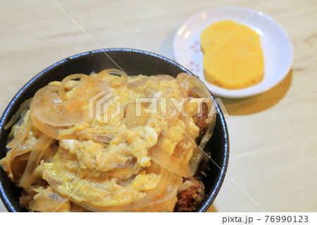 定食屋のかけかつ丼 76990123