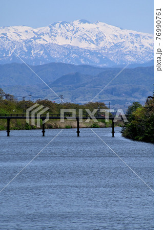 石川県　新堀川からの白山 76990761