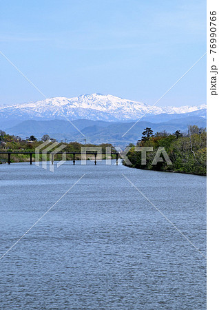 石川県　新堀川からの白山 76990766