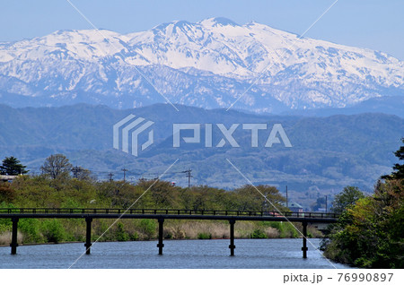 石川県 新堀川からの白山 石川県 新堀川からの白山 76990897