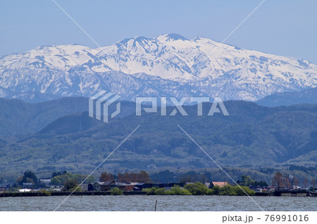 石川県　柴山潟から臨む白山 76991016