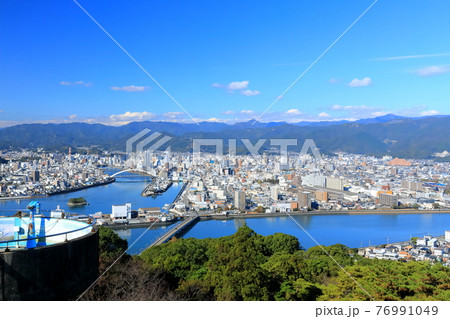 【高知県】五台山公園からの高知市街地 【高知県】五台山公園からの高知市街地 76991049
