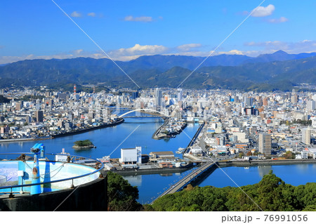 【高知県】五台山公園からの高知市街地 76991056