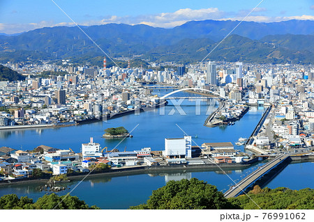 【高知県】五台山公園からの高知市街地 【高知県】五台山公園からの高知市街地 76991062