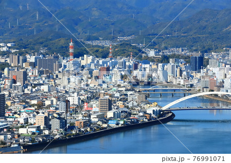 【高知県】五台山公園からの高知市街地 【高知県】五台山公園からの高知市街地 76991071