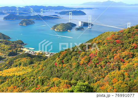 【愛媛県】来島海峡大橋と紅葉 76991077