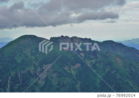 中ノ岳稜線からの八海山 76992014