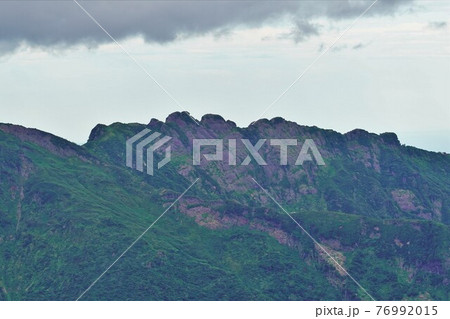 中ノ岳稜線からの八海山八ツ峰 76992015