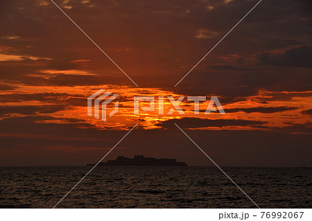 軍艦島の夕景 76992067