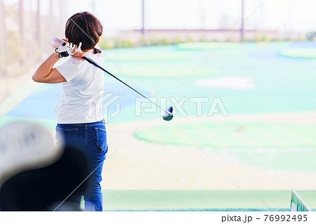 ゴルフ練習 コロナ禍に密にならず楽しめるスポーツ ゴルフ練習 コロナ禍に密にならず楽しめるスポーツ 76992495