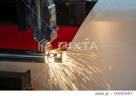 The fiber laser cutting machine . 76992687