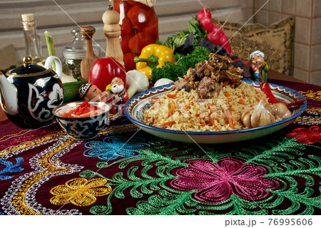 Uzbek  pilaf . 76995606