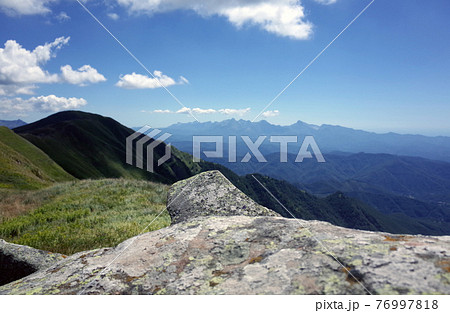 アッペンニーノ山脈から地中海方面の風景 76997818