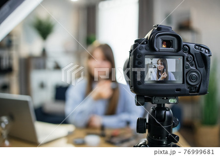 Caucasian woman filming tutorial about cosmetics Caucasian woman filming tutorial about cosmetics 76999681