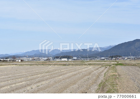整備された畑と山並み 整備された畑と山並み 77000661