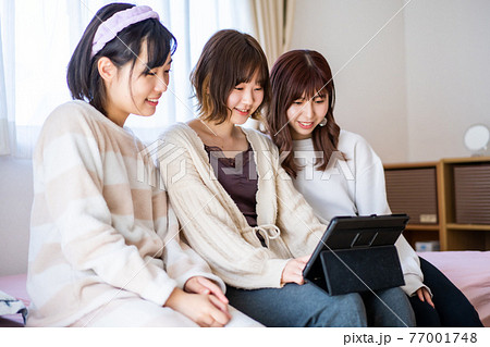 女子会 お泊り会 女子会 お泊り会 77001748