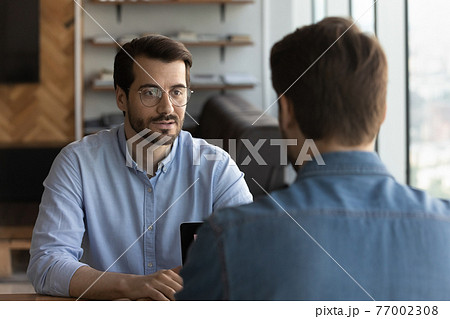 Male employee have meeting with colleague or partner 77002308
