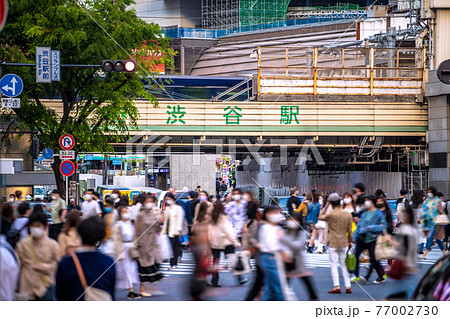 日本の東京都市景観　3度目の宣言初日。多くの人出…もはや国民には響かない…＝4月25日、渋谷 77002730