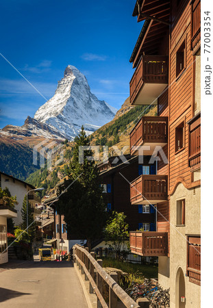 Zermatt cityscape 77003354