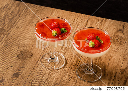 イタリアンデザート　パンナコッタ Panna cotta 77003706