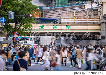 日本の東京都市景観　3度目の宣言初日。多くの人出…もはや国民には響かない…＝4月25日、渋谷 77004147